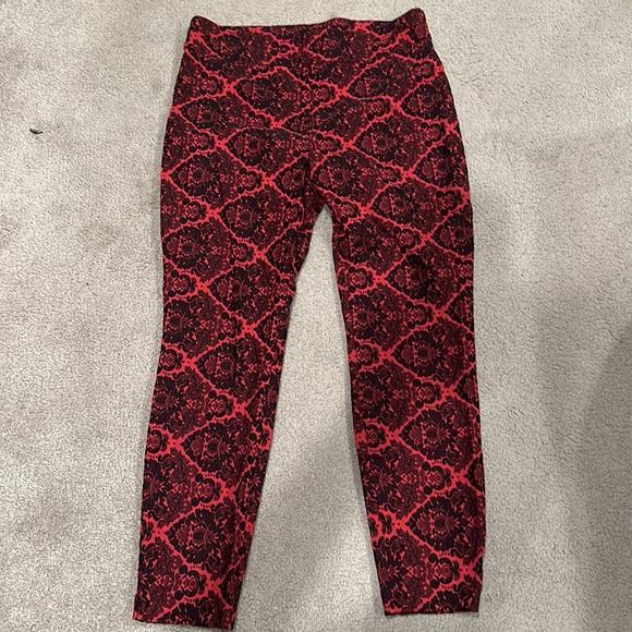 Pull on stretch waist crop pants worn once - Picture 2 of 4